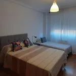 Habitación, muy amplia y luminosa, muy cerca del centro a 15 min en el metro a Sol y Gran Vía